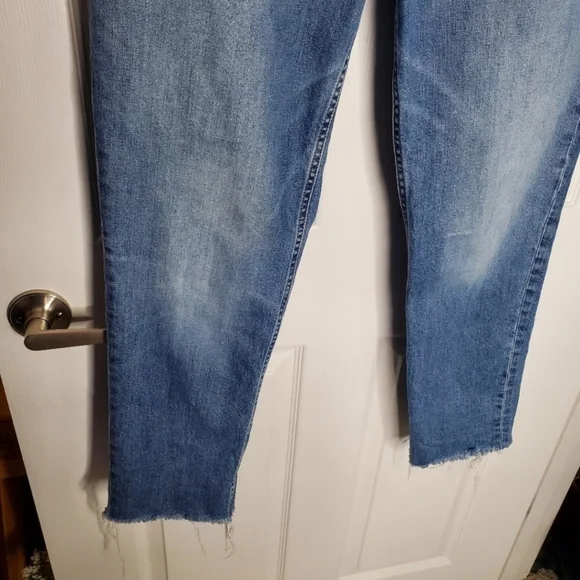 Everlane Blue Curvy Cheeky High Rise Distressed Straight Leg Jeans - Picture 8 of 10